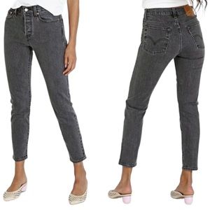LEVI’S Premium Quality Wedgie Straight Leg Jeans.‎ Size 25